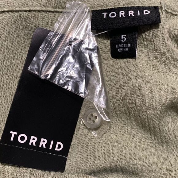 New! Torrid Sage Green Crinkle Gauze Button Down - Picture 5 of 8